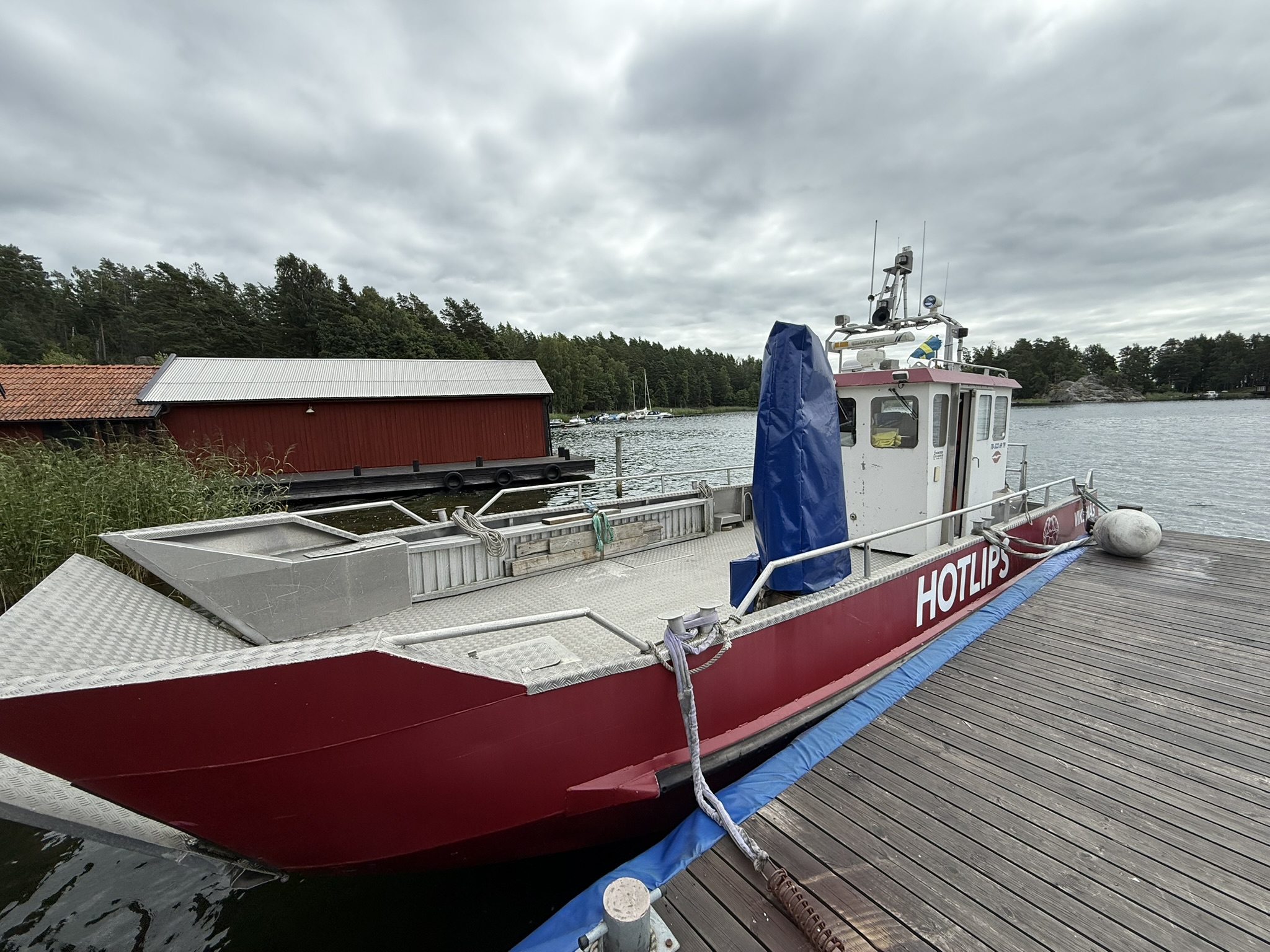 Sjötransport med Hot Lips i Trosa skärgård